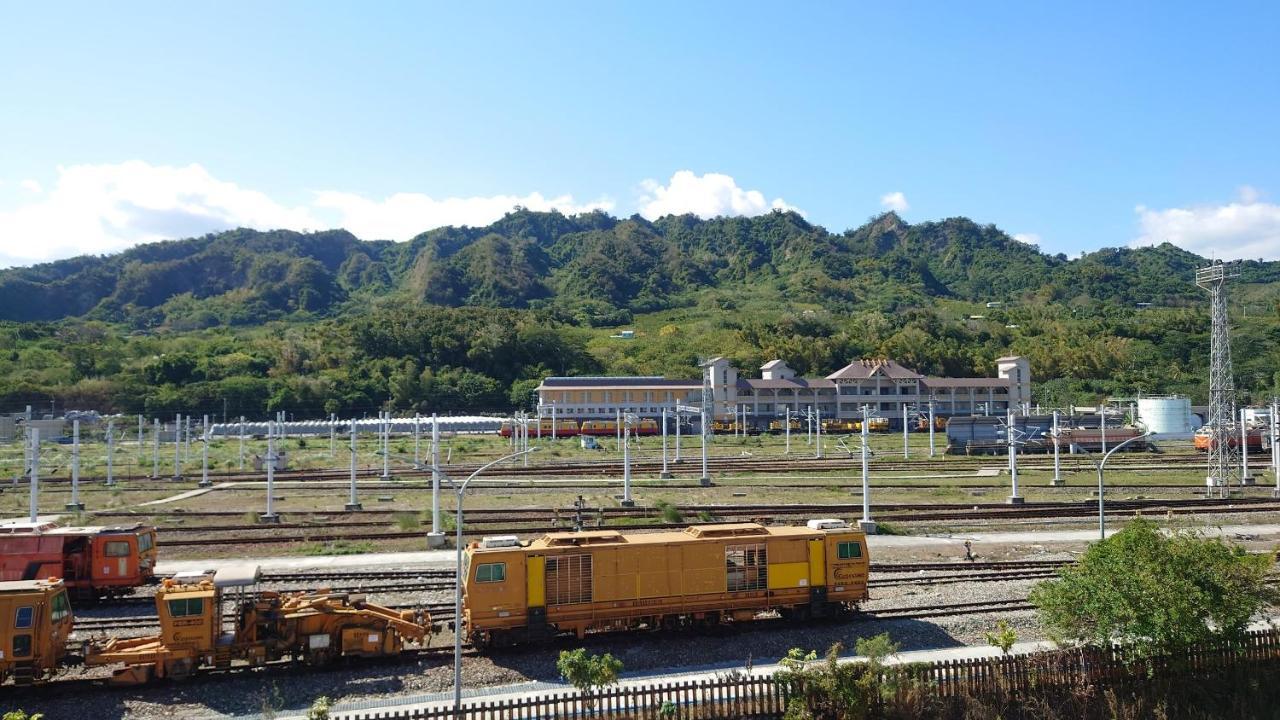 Hotel The Railroad Runs T'ai-tung Esterno foto